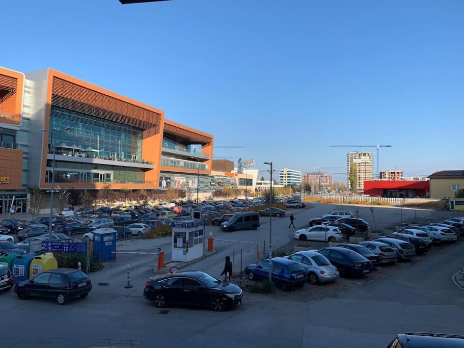 Sliver City Next To Paradise Mall And Metro Szófia Kültér fotó